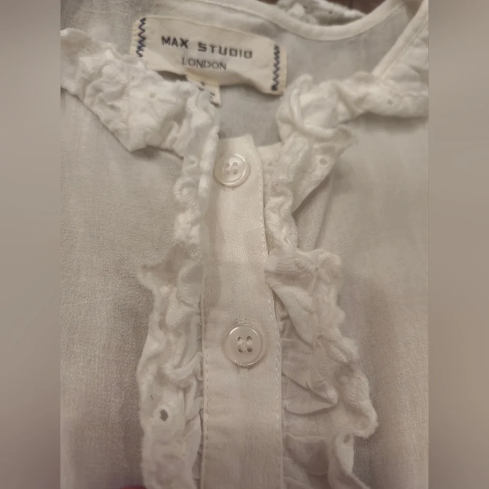 Max Studio London White Eyelet Sleeveless Blouse - Picture 5 of 11